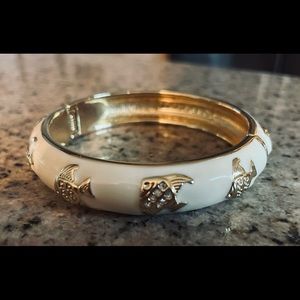 Talbots bracelet Gold Trimmed Ivory color enamel Fish of the Sea Easy Open
